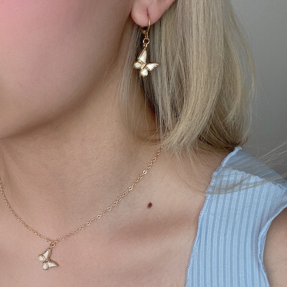 Butterfly Necklace & Earrings Set - Picture 3 of 11